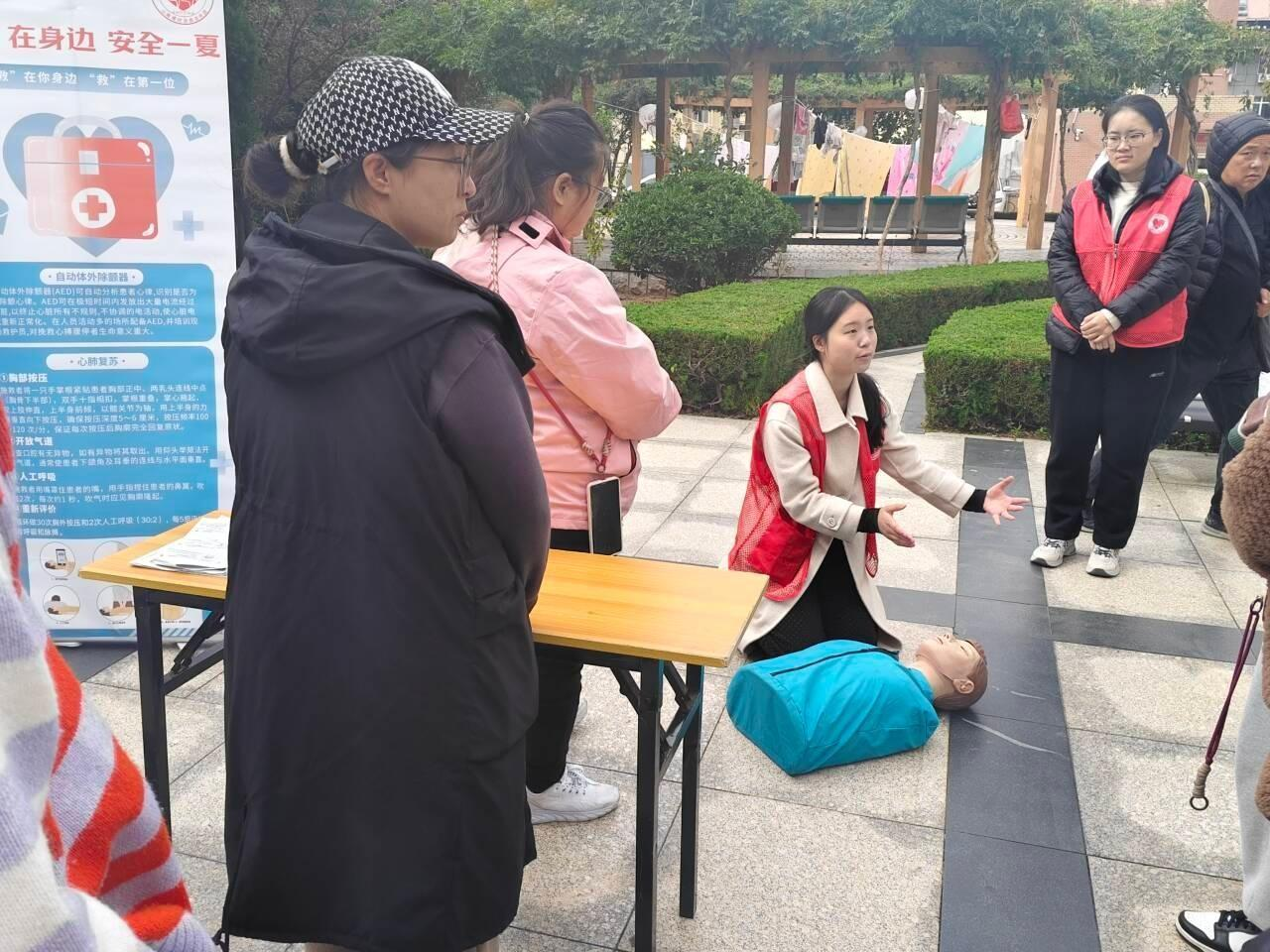 <strong>海洋学院开展社区急救知识宣传活动</strong>