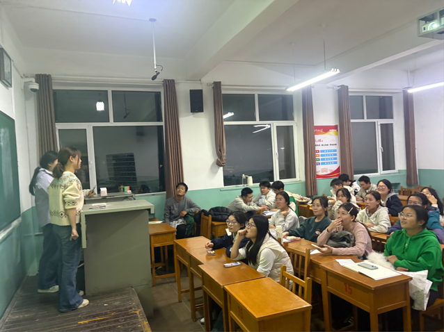 <strong>凝聚青春力量，闪耀时代光彩—25级经济与管理学院442班班级活动</strong>