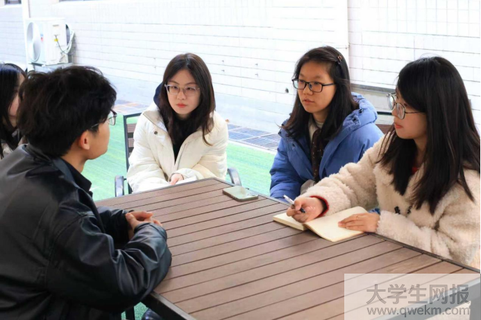 <strong>山东大学真人书探社会实践调研团走进山东省图书馆</strong>